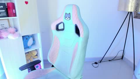 Kyomi online show from January 27, 2025, 1:09 pm