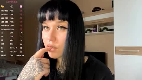 Eva online show from November 10, 2025, 6:23 am