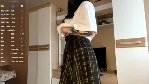 Eva online show from December 5, 2025, 10:35 am