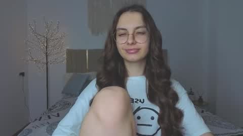 Margo  online show from December 5, 2025, 1:52 pm