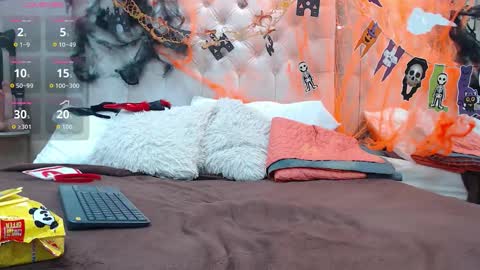 la crespa x online show from October 13, 2025, 12:16 pm