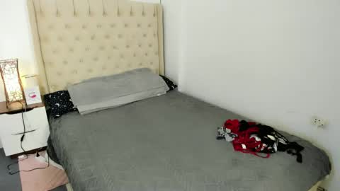 Snapshot of la_vida_lena_ chatting on February 23, 2025, 9:11 am la_vida_lena_ online show from February 23, 2025, 9:11 am