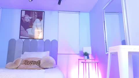 Cris  online show from February 18, 2025, 11:33 am