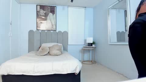 Cris  online show from February 21, 2025, 12:06 pm