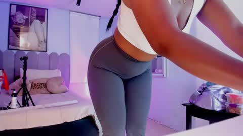 Cris  online show from February 24, 2025, 11:32 am