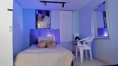 Cris  online show from February 25, 2025, 11:30 am