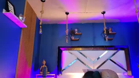 Cris  online show from September 19, 2025, 11:55 am