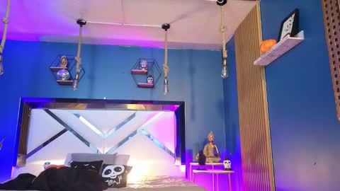 Cris  online show from October 1, 2025, 12:22 pm