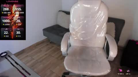 Snapshot of laara_croft chatting on September 11, 2025, 9:48 pm L A R A online show from September 11, 2025, 9:48 pm