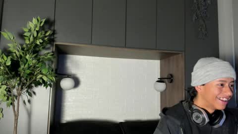 Snapshot of labrinthteasing chatting on October 9, 2025, 12:14 pm labrinthteasing online show from October 9, 2025, 12:14 pm