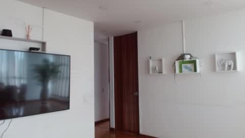 Jazmin online show from November 14, 2025, 3:55 pm