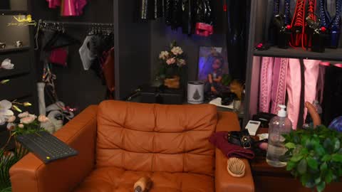 Latex Lacie online show from December 27, 2024, 8:18 pm