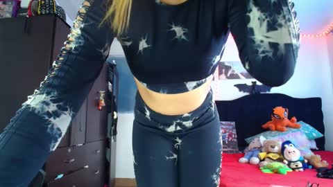 Valentina online show from November 27, 2025, 8:11 pm