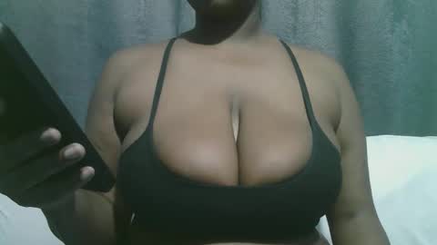 Snapshot of lady_dearra chatting on September 18, 2025, 1:40 am lady_dearra online show from September 18, 2025, 1:40 am