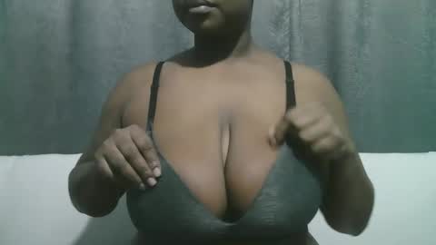 Snapshot of lady_dearra chatting on October 6, 2025, 3:59 am lady_dearra online show from October 6, 2025, 3:59 am