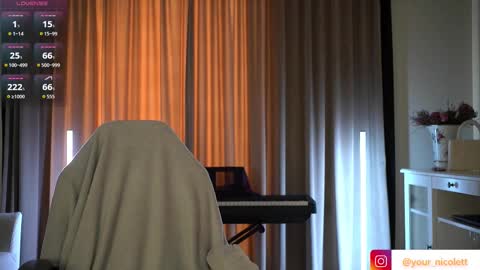 Snapshot of lady_nicolett chatting on October 8, 2025, 10:35 am lady_nicolett online show from October 8, 2025, 10:35 am