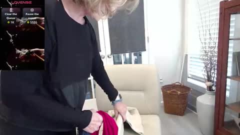 Snapshot of ladybabs chatting on October 21, 2025, 5:57 pm Ladybabs online show from October 21, 2025, 5:57 pm