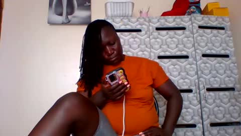 lindah32 online show from December 21, 2024, 12:16 pm