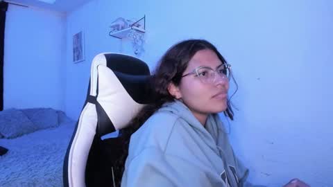  Lady  online show from December 5, 2025, 3:15 am