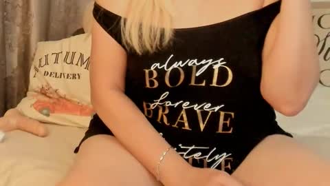 ladyjanyne online show from October 18, 2025, 2:03 am