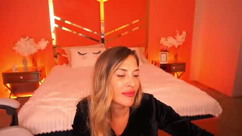 Snapshot of ladyylaura chatting on October 27, 2025, 3:05 pm Laura online show from October 27, 2025, 3:05 pm
