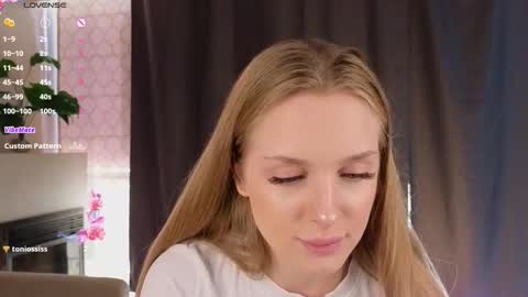 Lilia online show from November 22, 2025, 7:29 am