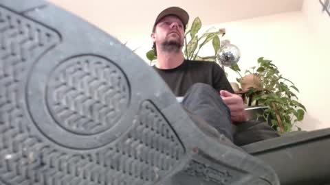 Snapshot of laidback_and_chill chatting on January 1, 2025, 11:51 pm Rick online show from January 1, 2025, 11:51 pm