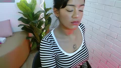 Snapshot of lalalutsy_tay chatting on September 29, 2025, 12:10 pm Lala online show from September 29, 2025, 12:10 pm