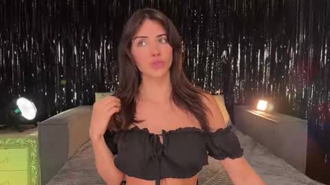 Ellina online show from November 9, 2025, 8:07 pm