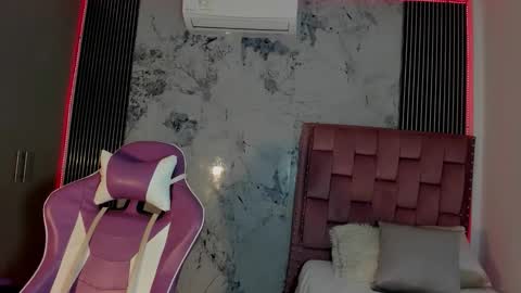 Snapshot of laly_cherry_ chatting on September 30, 2025, 12:43 pm Laura online show from September 30, 2025, 12:43 pm