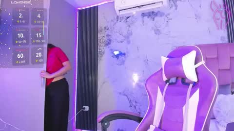 Snapshot of laly_cherry_ chatting on October 7, 2025, 12:13 pm Laura online show from October 7, 2025, 12:13 pm