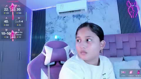Snapshot of laly_cherry_ chatting on October 8, 2025, 12:25 pm Laura online show from October 8, 2025, 12:25 pm