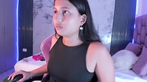 Snapshot of laly_cherry_ chatting on November 2, 2025, 12:40 pm Laura online show from November 2, 2025, 12:40 pm