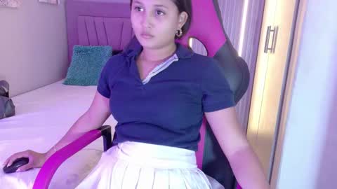 Snapshot of laly_cherry_ chatting on November 6, 2025, 12:17 pm Laura online show from November 6, 2025, 12:17 pm