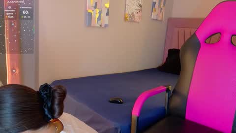 Snapshot of laly_cherry_ chatting on November 7, 2025, 12:16 pm Laura online show from November 7, 2025, 12:16 pm