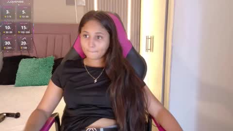 Snapshot of laly_cherry_ chatting on November 8, 2025, 12:27 pm Laura online show from November 8, 2025, 12:27 pm