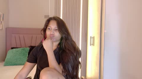 Snapshot of laly_cherry_ chatting on November 13, 2025, 12:15 pm Laura online show from November 13, 2025, 12:15 pm