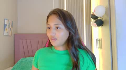 Snapshot of laly_cherry_ chatting on November 16, 2025, 12:11 pm Laura online show from November 16, 2025, 12:11 pm