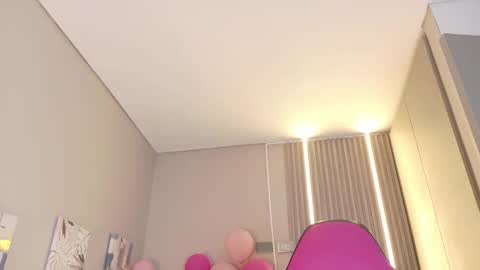 Snapshot of laly_cherry_ chatting on November 20, 2025, 12:05 pm Laura online show from November 20, 2025, 12:05 pm