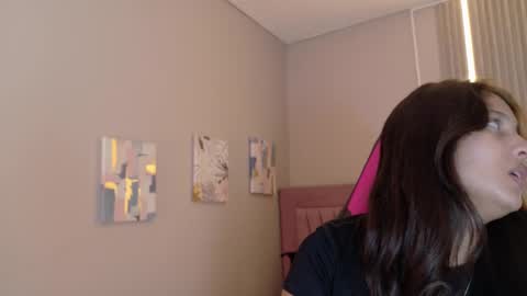 Snapshot of laly_cherry_ chatting on November 22, 2025, 12:04 pm Laura online show from November 22, 2025, 12:04 pm