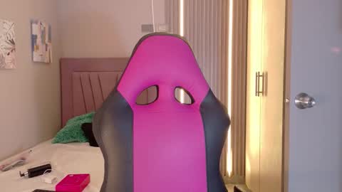 Snapshot of laly_cherry_ chatting on November 26, 2025, 12:28 pm Laura online show from November 26, 2025, 12:28 pm