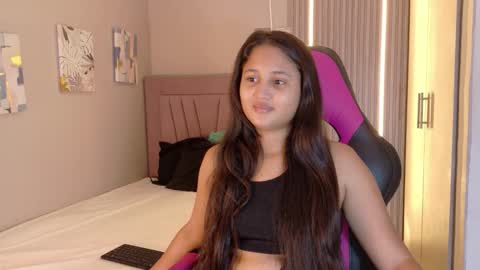 Snapshot of laly_cherry_ chatting on December 2, 2025, 12:21 pm Laura online show from December 2, 2025, 12:21 pm