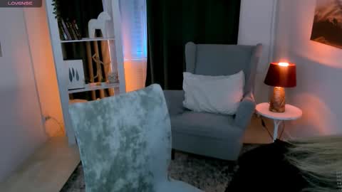 Laly online show from November 3, 2025, 10:49 am