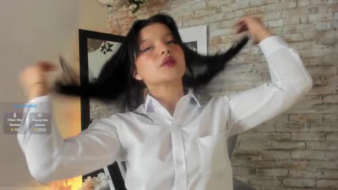 Snapshot of lana_beket_ chatting on February 2, 2025, 11:51 am Lana online show from February 2, 2025, 11:51 am