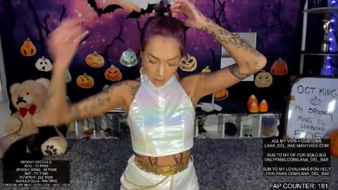 Lana Del Bae online show from October 31, 2025, 2:12 am