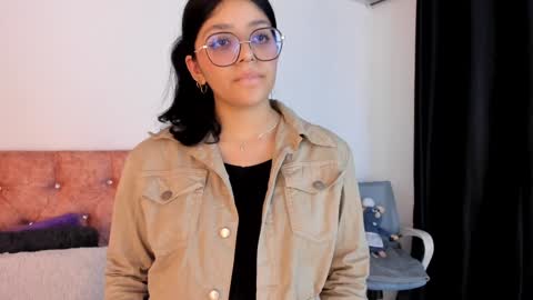 Snapshot of lana_dol chatting on January 27, 2025, 9:33 pm ... . . ... online show from January 27, 2025, 9:33 pm