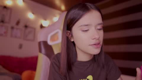 Lana online show from October 22, 2025, 11:59 pm