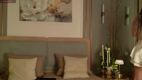 lana_ellie online show from December 4, 2025, 5:28 am