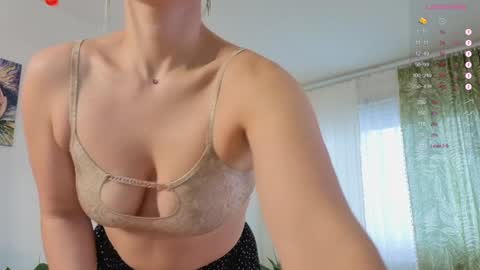 Lana online show from November 25, 2025, 8:36 am