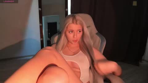 Snapshot of lana_younes chatting on September 14, 2025, 10:14 am Lana online show from September 14, 2025, 10:14 am